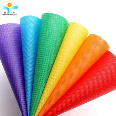 Pabrik kain PP non tenunan dalam berbagai warna untuk produk perlindungan sekali pakai